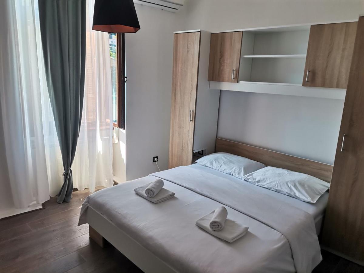 Elin'S Rooms In Center Pula Exteriér fotografie