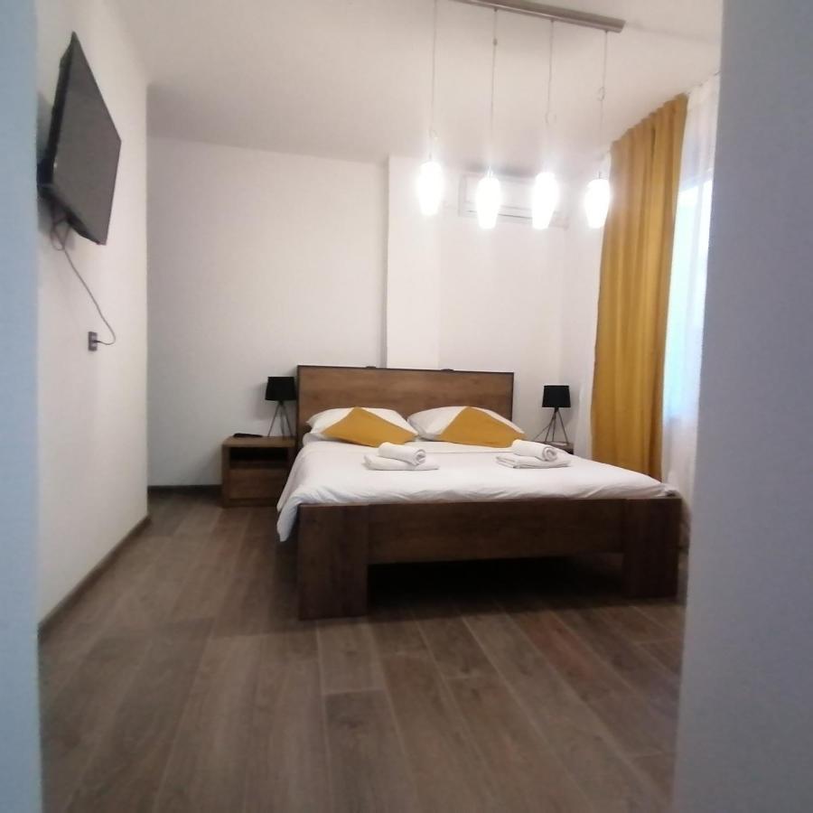 Elin'S Rooms In Center Pula Exteriér fotografie