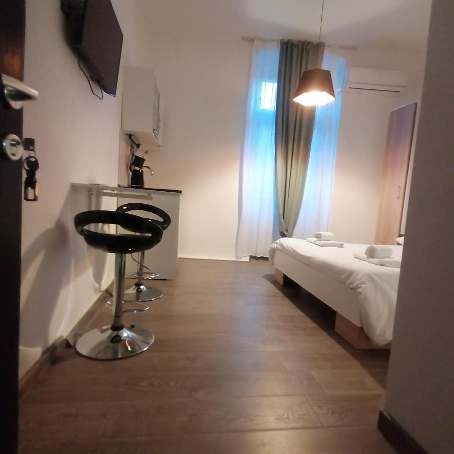 Elin'S Rooms In Center Pula Exteriér fotografie
