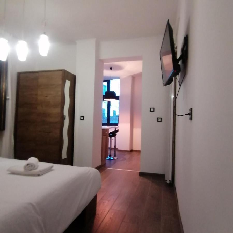 Elin'S Rooms In Center Pula Exteriér fotografie